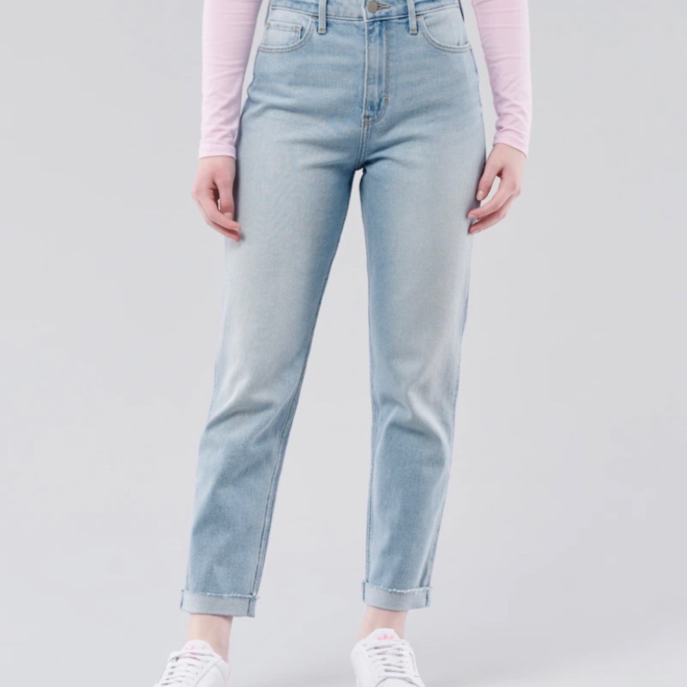 Hollister Ultra High Rise Mom Jeans